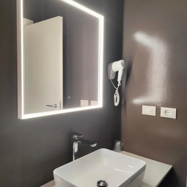 غرفة بسرير مزدوج بإطلالة على البحر بشرفة، Hotel Vittoria 7/8