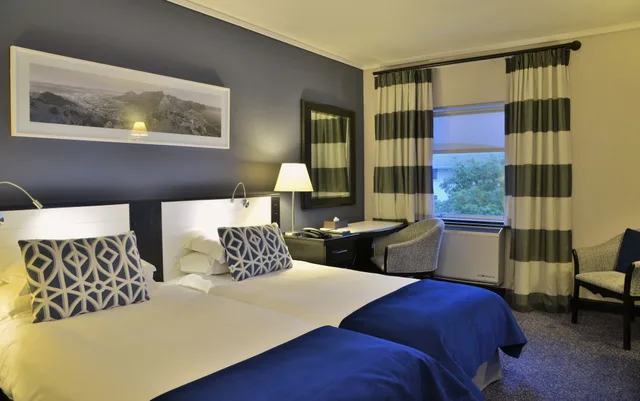 غرفة بسريرين منفصلين لذوي الإعاقة، The Commodore Hotel 1/4