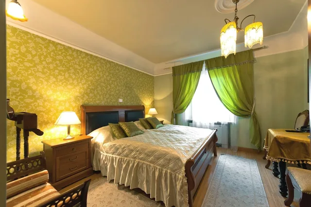 Classic, Queen Bed, Allegro 8/10