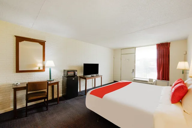 غرفة بسرير كينج للمدخنين، OYO Hotel Doswell Kings Dominion 3/5