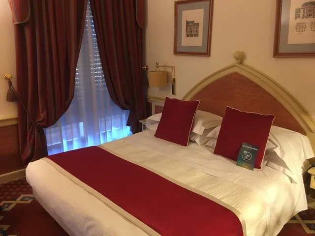 جناح جونيور، Hotel Milano Regency 1/1