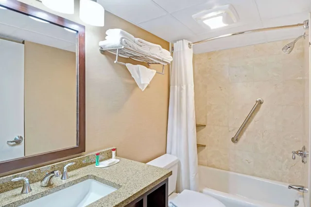 جناح بسريرين مزدوجين، Ramada by Wyndham Seekonk Providence Area 1/1