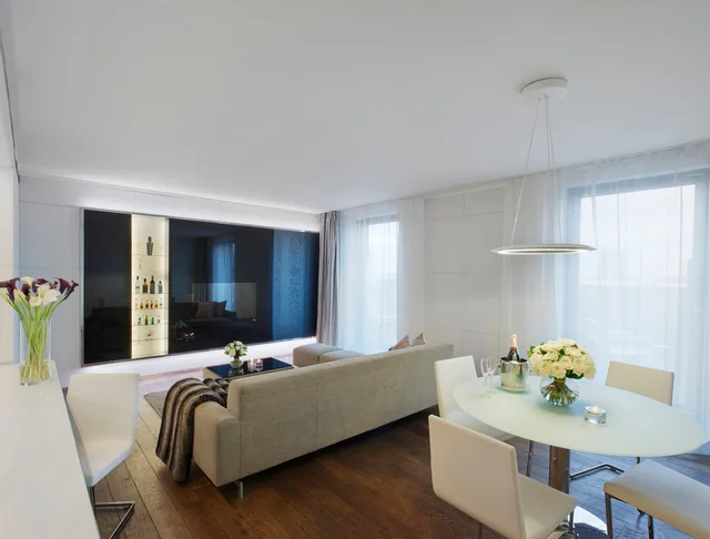 Skyline, Beyond Me, London, Suite, Terrace View، Me London Hotel 9/9