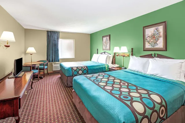 غرفة بسريرين كوين، McHenry Inn 2/2