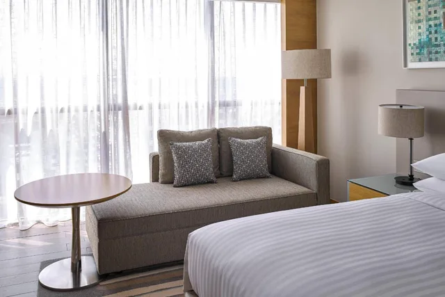 غرفة كلوب تنفيذية بسرير كينج، Marriott Kota Kinabalu Hotel 2/5
