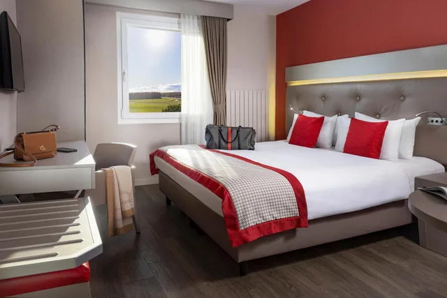 Superior, King Bed, Lake Side، Everness Hotel and Resort 4/10