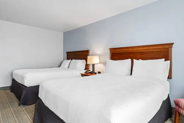 غرفة بسريرين كوين، Country Inn & Suites by Radisson, Chambersburg, PA 4/9
