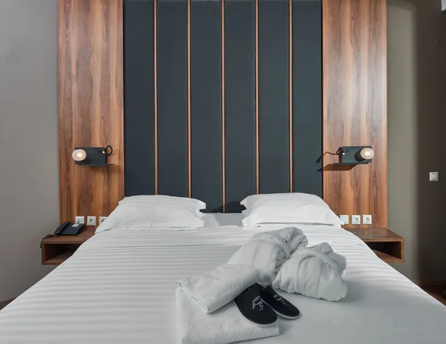 غرفة بسرير مزدوج بإطلالة على البحر، ROYAL HOTEL 4/6