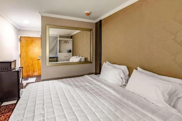 غرفة تنفيذية بسرير كينج، Umbrella Hotel Brooklyn 1/4
