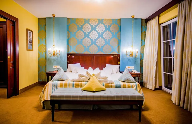 Royal, River, Suite, King Bed, Mountain View, Balcony، Grandhotel Lienz 3/8