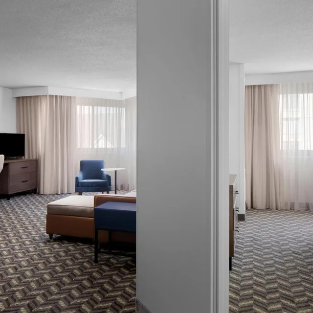 جناح بسرير كينج بغرفة نوم واحدة مع أريكة بحوض استحمام لذوي الإعاقة، Residence Inn White Plains Westchester County 4/8