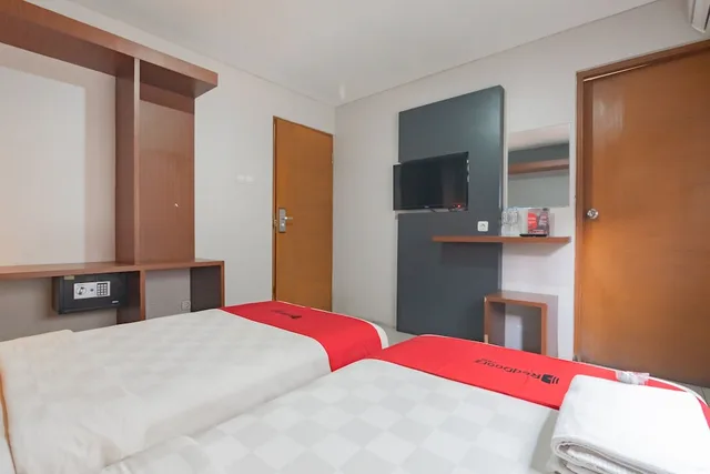 غرفة بسريرين منفصلين، RedDoorz @ Dago Pojok 3 3/6