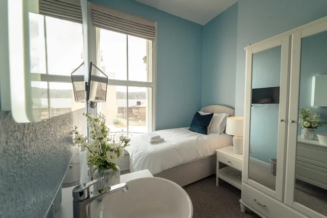 غرفة بسريرين منفصلين بحمام مشترك، Anabelles Guest House 5/6