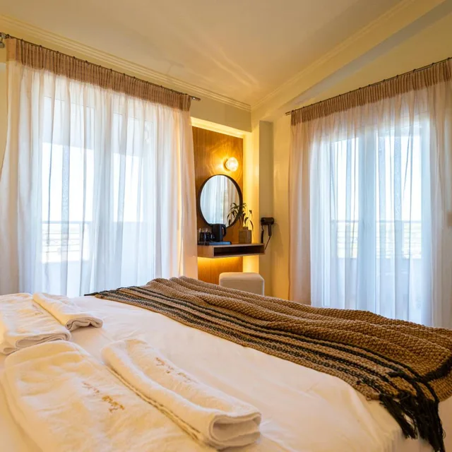 جناح جونيور، Zante Pantheon Hotel 4/10