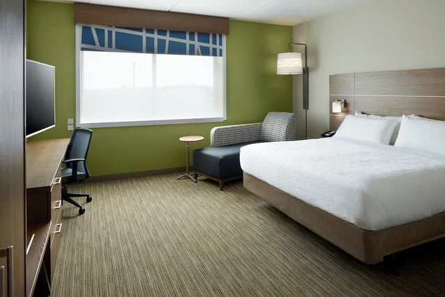 غرفة قياسية بسرير كينج لذوي الإعاقة، Holiday Inn Express Suites Cincinnati North Liberty Way 2/5