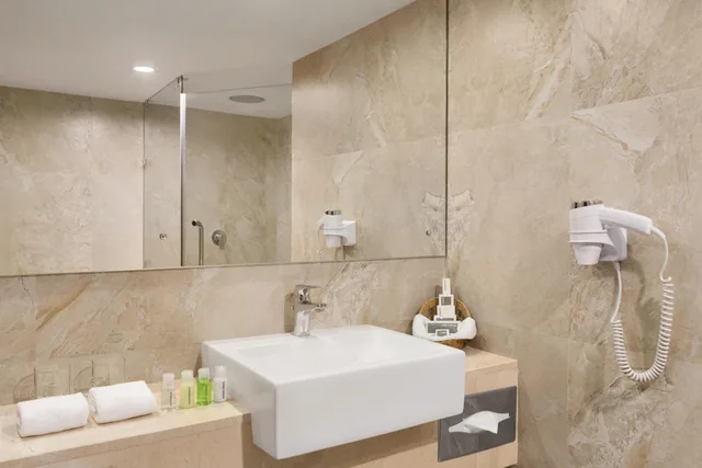 غرفة ديلوكس بسريرين مزدوجين، Ramada by Wyndham Colombo 6/7