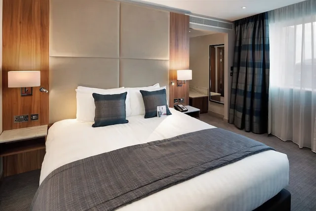 Plaza, Club, Suite, King Bed, Club Floor، CROWNE PLAZA LONDON HEATHROW T4 3/7