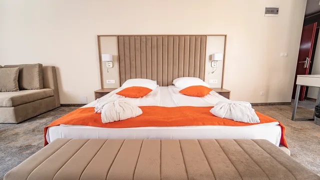 غرفة بريميوم بسرير مزدوج بإطلالة على المتنزه، Spa Hotel St George 5/6