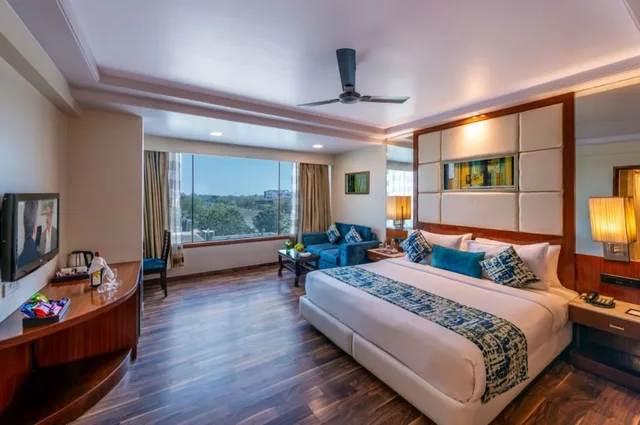 غرفة بريميوم بسرير كينج، Libra Lords Inn Jaipur 2/6
