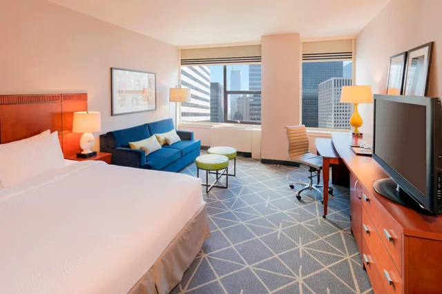 Deluxe, King Bed, Sofa, Courtyard New York Manhattan/Midtown East 1/10