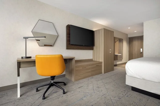 Holiday Inn Express & Suites Overland Park South, Belton, Raymore 43/50