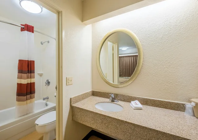 غرفة بسريرين مزدوجين للمدخنين، Red Roof Inn Jacksonville Airport Hotel 6/6