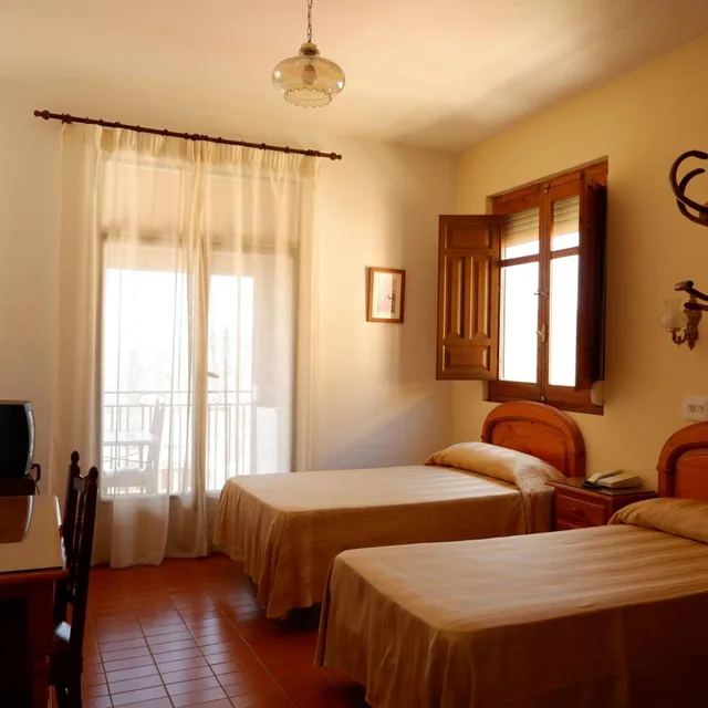 غرفة بسرير مزدوج بشرفة، Central Hotel 4/8