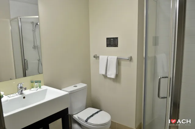 غرفة قياسية بسريرين منفصلين، Auckland City Hotel 5/7
