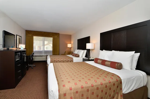 Standard, 2 Queen Beds, Best Western Inn Of Vancouver 3/10