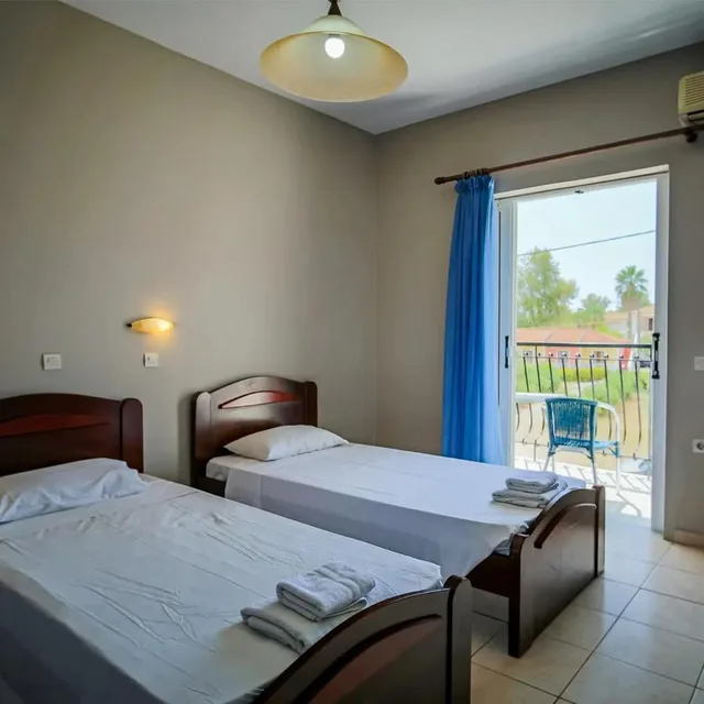 غرفة قياسية ثلاثية، Hotel Perkes Complex 1/2