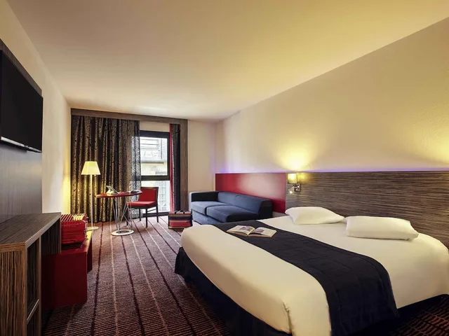 غرفة عائلية بسرير مزدوج وسريرين منفصلين، MERCURE BLOIS CENTRE 3/9