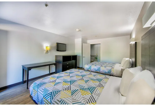 غرفة بسريرين كوين، Motel6 Arlington, TX 2/4