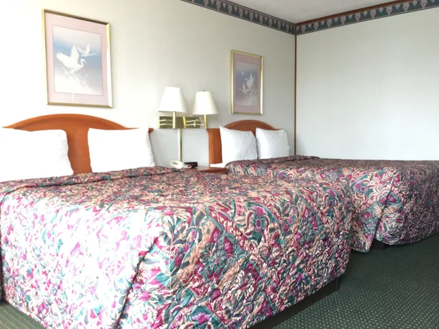 غرفة بسريرين مزدوجين للمدخنين، Sunset Inn Clarksville 1/4