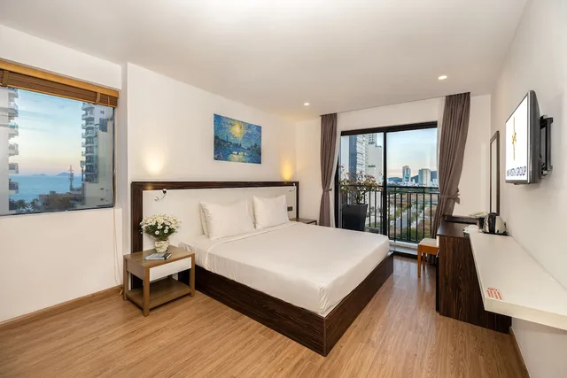 غرفة تنفيذية بسرير كينج بإطلالة على الجبل بحوض استحمام، An Vista Hotel 4/10