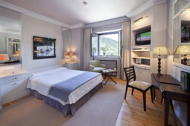 غرفة قياسية بسريرين منفصلين، Parador De Vielha 1/10