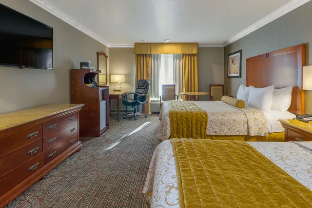 غرفة قياسية بسريرين كوين لذوي الإعاقة، Best Western Plus Newport Mesa Inn 4/7
