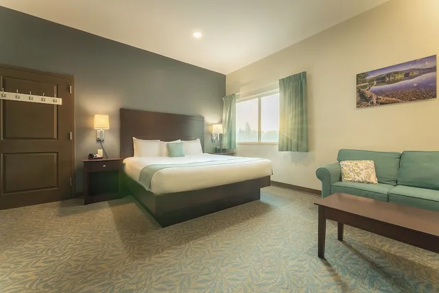 جناح جونيور بسرير كينج مع أريكة، Sun Ski Inn And Suites 6/10