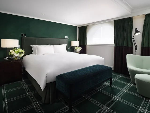 جناح ديلوكس بسرير كينج مع أريكة بمنطقة جلوس، Sofitel London St James 5/5