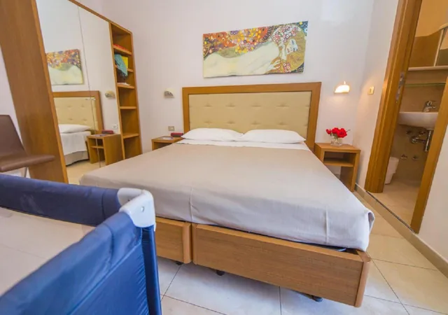 غرفة كومفورت بسرير مزدوج أو سريرين منفصلين بإطلالة على البحر، Mediterraneo Hotel and Suites 1/4