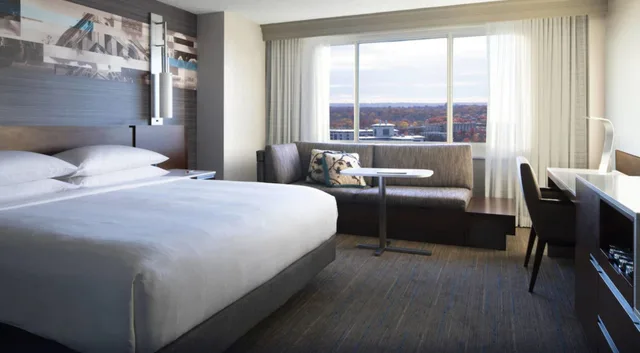 غرفة بسرير كينج، Kansas City Marriott Country Club Plaza 5/8