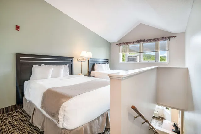 جناح بسريرين كوين مع أريكة بحوض استحمام، The Valley Inn, an Ascend Collection Hotel 1/3