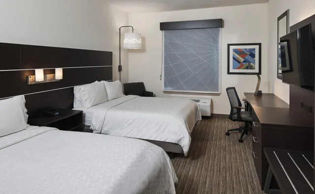 غرفة بسرير كوين لذوي الإعاقة، Holiday Inn Express Hotel And Suites Gadsden W Near Attalla 1/5