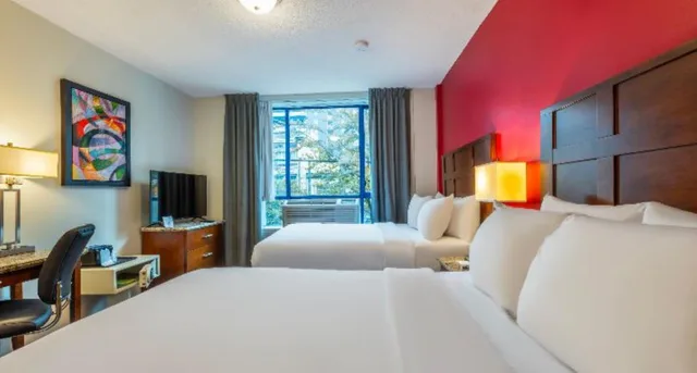 غرفة بسريرين مزدوجين، Quality Inn & Suites Downtown Vancouver 2/7