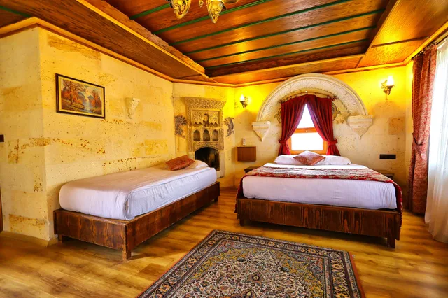 جناح بسرير كينج وسرير كوين وسرير فردي بشرفة، Empire Cave Hotel 1/4
