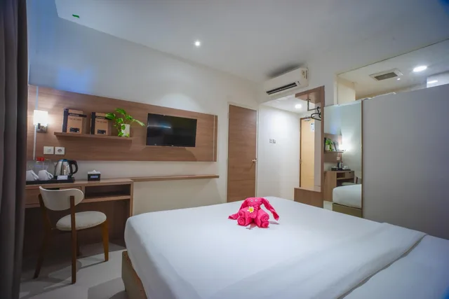 غرفة سوبيريور بسرير مزدوج، Triizz Hotel Semarang by Royal Singosari (Formerly Faustine Semarang) 5/8