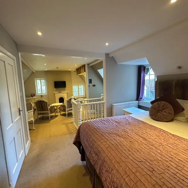 Luxury, Suite, Langtry Manor Hotel 7/10