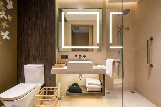 غرفة بسرير كينج في طابق مرتفع، Hilton Garden Inn Ningbo 8/8