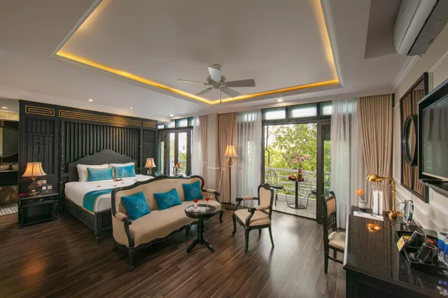 غرفة بريميوم بسرير كينج وسرير كوين بإطلالة على المدينة، Golden Holiday Hoi An Hotel 1/1