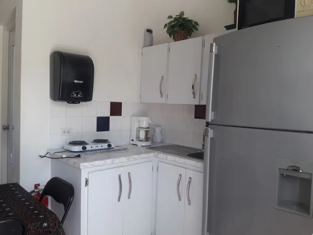 استوديو شهر العسل متصل بسرير كينج بإطلالة على الحديقة بغرفتي نوم مع أريكة، Palmita Hotel Hostel 4/4