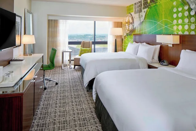 غرفة كلوب بسريرين كوين، Renaissance Nashville Hotel 2/7